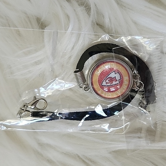 Kansas City Chiefs earrings, bracelet, and phone clip NWT - Picture 6 of 8